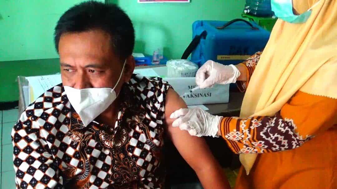 Kegiatan Vaksinasi Pertama Covid-19 Puskesmas M. Taha Manna Kabupaten Bengkulu Selatan Kegiatan Vaksinasi Pertama Covid-19 Puskesmas M. Taha Manna Kabupaten Bengkulu Selatan